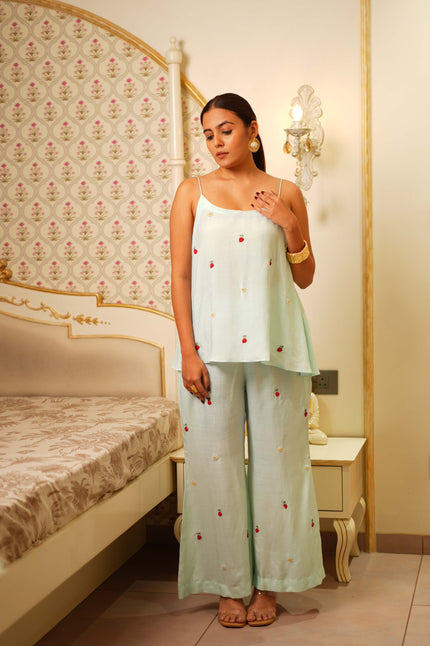 Daisy–Berry Set — Pale Blue