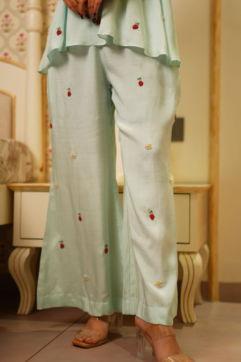 Daisy–Berry Set — Pale Blue