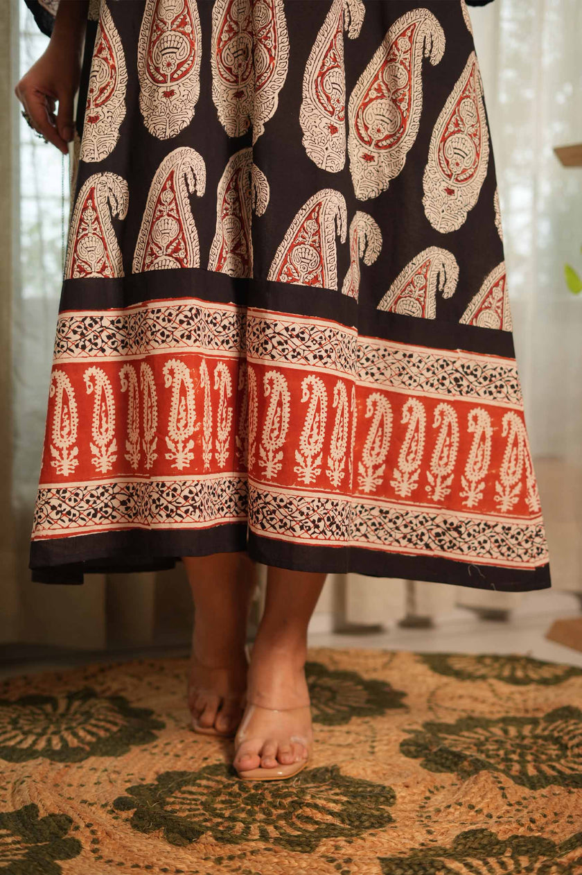 Heritage Paisley Dress — Black